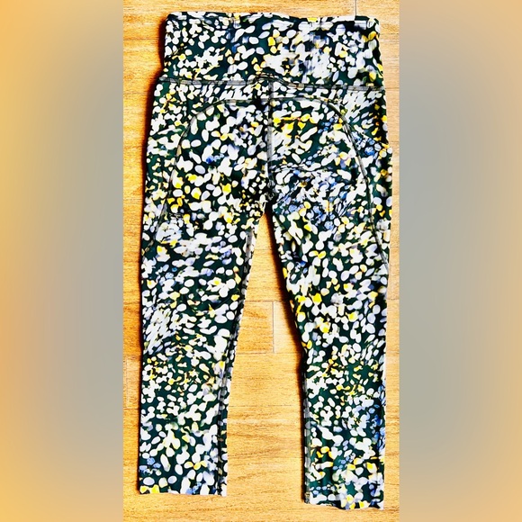 Lululemon Athletica - Picture 3 of 16